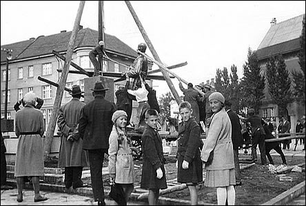 Snímek z první stavby pomníku T.G.M., odhalení bylo 28.9.1931.