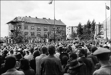 Slavnostní odhalení pomníku T. G. Masaryka dne 14. září roku 1945.