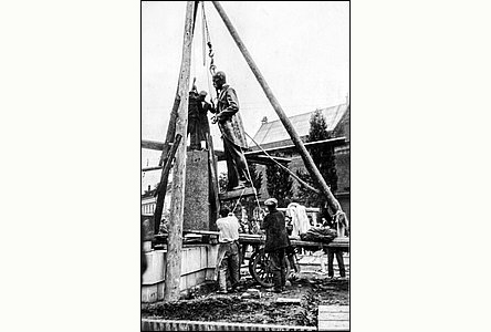 Realizace první stavby pomníku T. G. Masaryka v roce 1931.