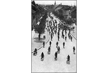 V roce 1928 jeli v prvomájovém prvodu i cyklisté.