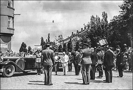 Prezident Beneš s chotí na tehdejším Námstí svobody 16. ervna 1936.