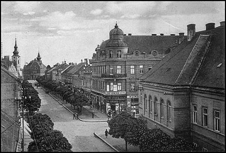 Hlavn kiovatka s Velkomoravskou ulic r.1933.