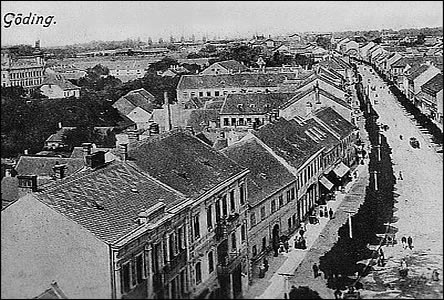 Pohled z ve radnice na dnešní Národní tídu asi v dob okolo roku 1900.