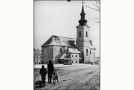 Zasnené Masarykovo námstí (tehdy Ringplatz) v zim roku 1941.