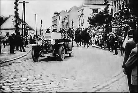 Auto s prezidentem T. G. Masarykem u Obchodní akademie v roce 1924.
