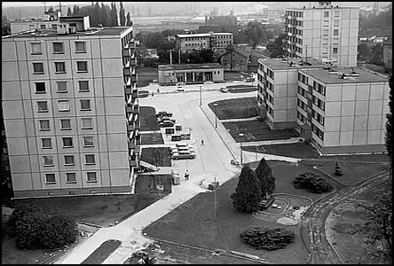 Pohled z radnice k Námstí osvobození v roce 1974, v pozadí archív.
