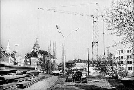 V období výstavby Náměstí osvobození za Radnicí.