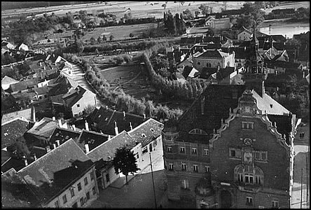 Pohled z kostela na idovské msto a k Rybám v roce 1940.