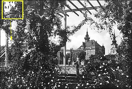 Synagoga je pouze na nkolika fotografiích. Na snímku asi z roku 1930 je park, vybudovaný na míst Jalové strouhy, vlevo je vidt rohová vika synagogy.