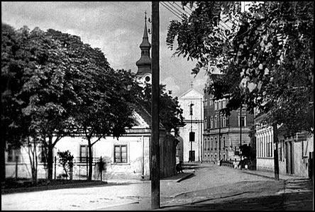 Od Zámeckého náměstí k radnici asi v roce 1925.