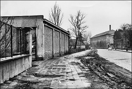 Ulice Bratislavská asi v roce 1970, ješt bez erpací stanice PHM.