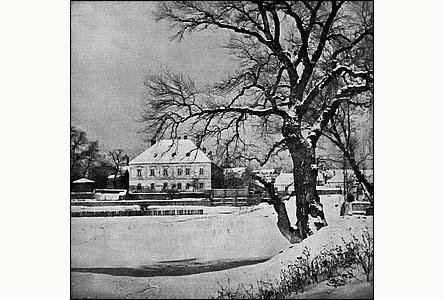 Snímek hodonínského prof. Mláka "Zámeek v zim" asi z roku 1947.