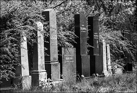 Pvodní pomníky na idovském hbitov tehdy u ulice Vídeské.