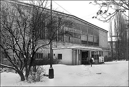 Ped Zimním stadiónem v zim roku 1970.