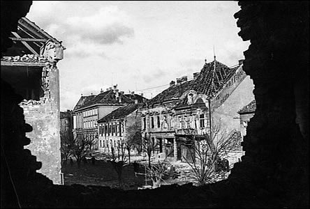 Unikátní snímek - rozbombardovaná Nár. tída focená z domu Hrbotických.
