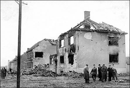 Ulice Muchova od ulice Brandlovy po bombardování v roce 1944.