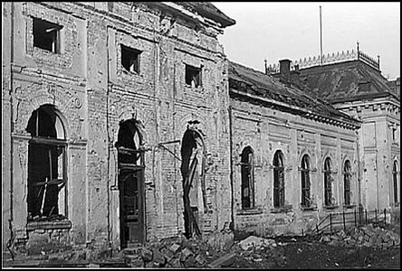 Vchod na ndra po nletu 20.11.1944