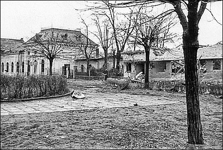ást nádraních budov, zniených pi bombardování 20. listopadu 1944.