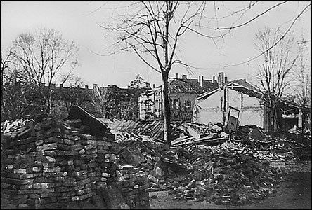 Ulice Palackého v míst pozdjší ulice Blakovy, po bombardování 1944.
