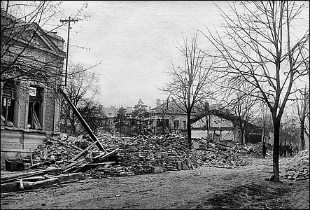 Ulice Palackého smrem k Brandlové po bombardování v roce 1944.