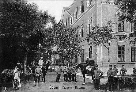 Dragouni v hodonínských kasárnách, pravdpodobn okolo roku 1900.